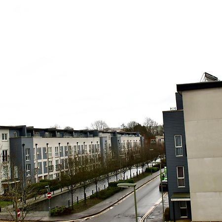 Beautiful 1-Bed Apartment In Redhill Redhill  Zewnętrze zdjęcie